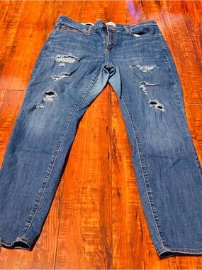 Universal Thread Distressed Blue Straight-Leg Jeans